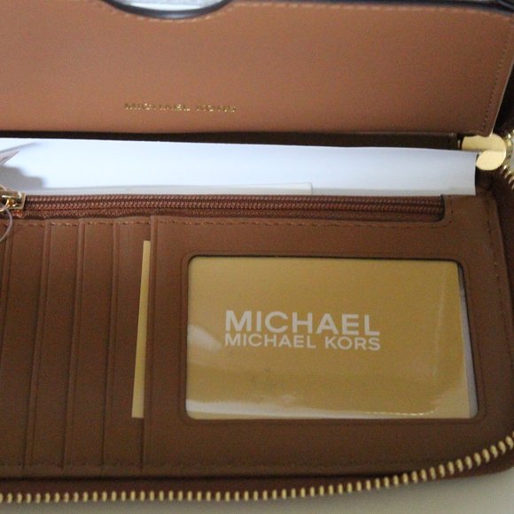 NWT Michaels Kors Large Flat mult Phone Wristlet - Picture 2 of 8
